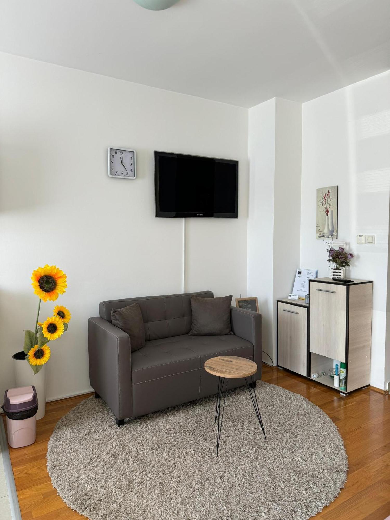 Angellina Apartmani Sremska Mitrovica Eksteriør billede